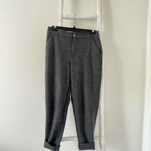 Lululemon size 6 gray pants.